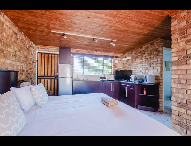 13 BEDROOM GUEST HOUSE FOR SALE IN JATNIEL